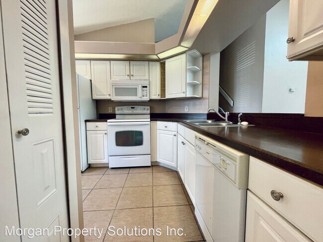 Building Photo - 3 br, 3 bath House - 3000 S. Semoran Blvd. #6
