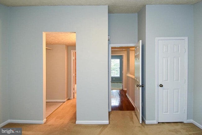 Building Photo - 1545 Woodcrest Dr