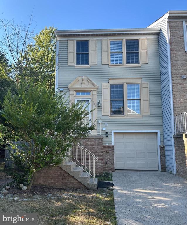 Primary Photo - 701 Herndon Woods Ct