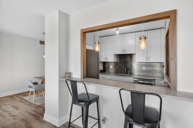 Building Photo - 2555 NE 11th St