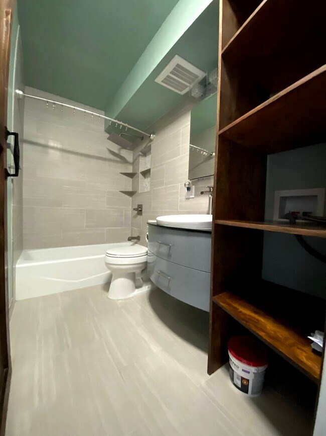 Building Photo - LELE PONO - Desirable high-rise in Pearlridge area. 2 bedrooms, 2 bath, 1 assigned parking stall,...