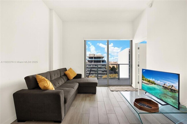 Building Photo - 1600 SW 1st Ave