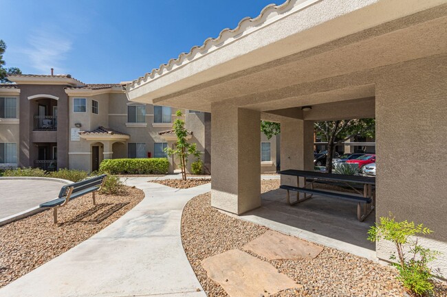 Building Photo - Luxury Living at The Falls - Ground floor ...