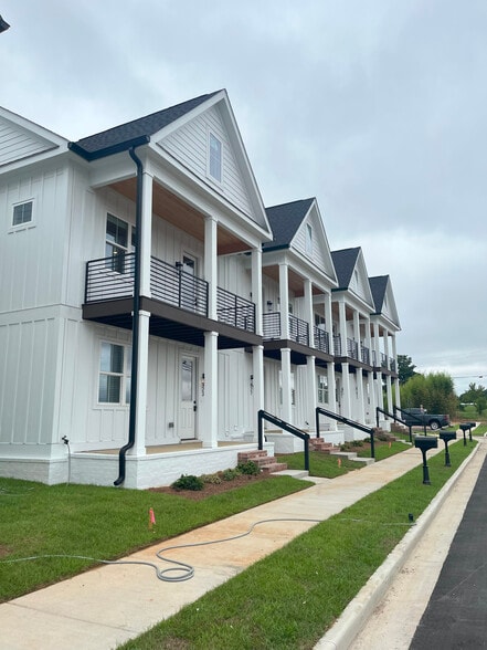 Building Photo - Parkside Townhomes