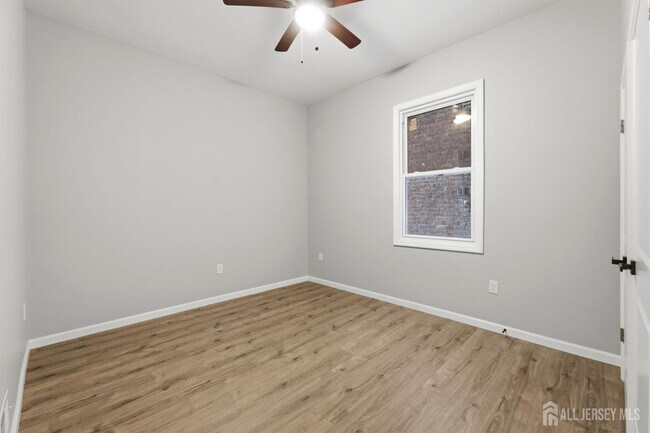 Building Photo - 327 S Orange Ave