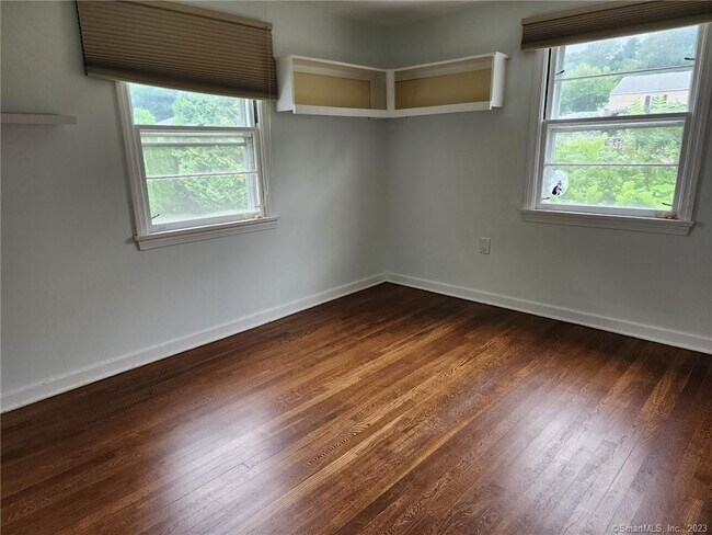 Building Photo - 68 Geissler Dr