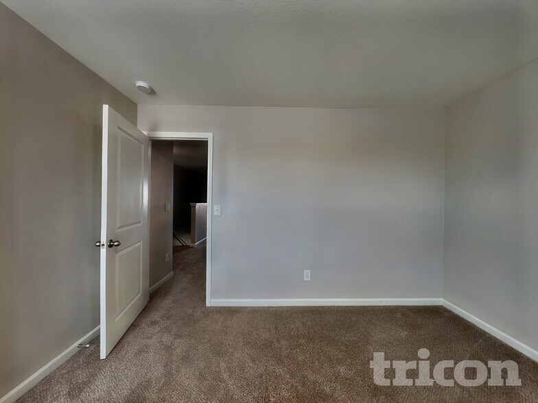 Building Photo - 1935 Windy Willow Ln