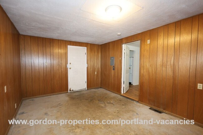 Building Photo - SE Tenino St - Brentwood-Darlington 3 bedr...