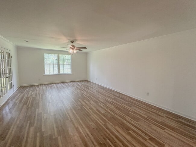 Building Photo - Now Leasing – Fully Renovated Home in Gunt...