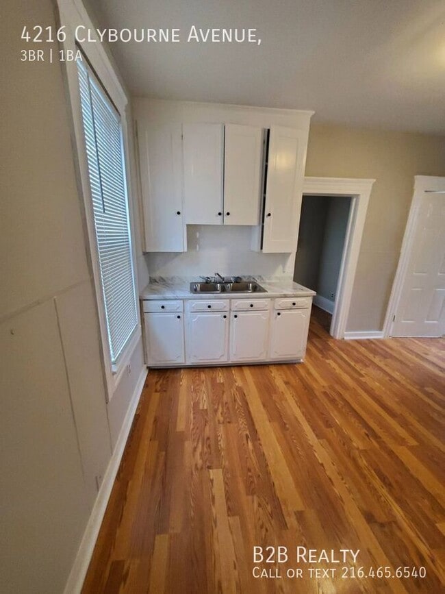 Building Photo - 4216 Clybourne Ave