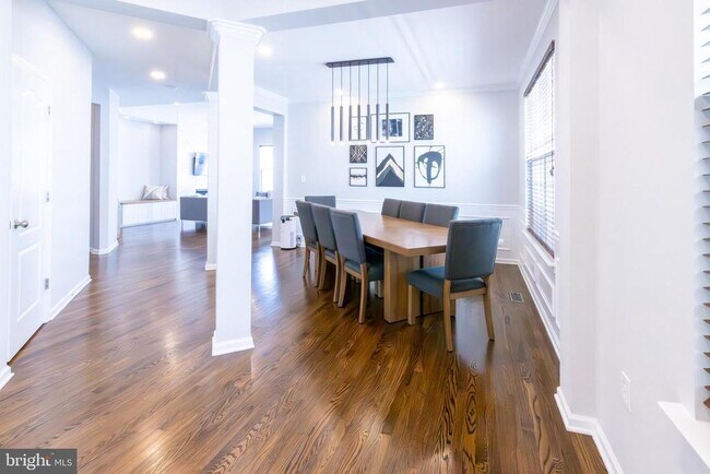 Building Photo - 8727 Raleigh Mews