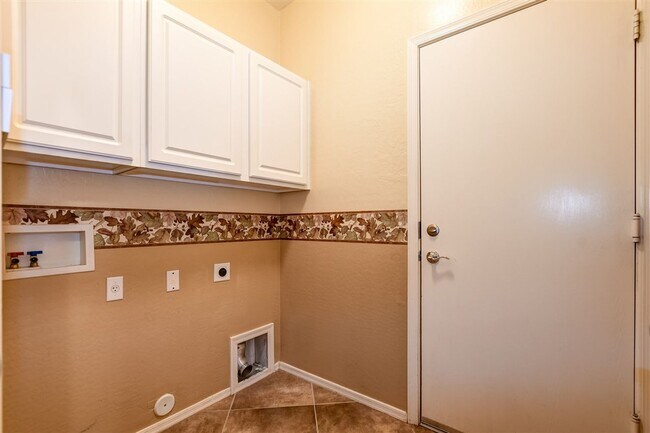 Building Photo - 4 bedroom 2 bath home in Highlands Ranch neighborhood in Chino Valley