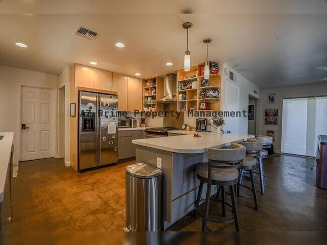 Building Photo - 351 E Encanto Dr