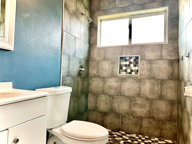 Building Photo - 22207 Falconwood Ln