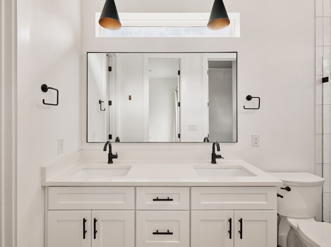 Building Photo - 910 Gullett St