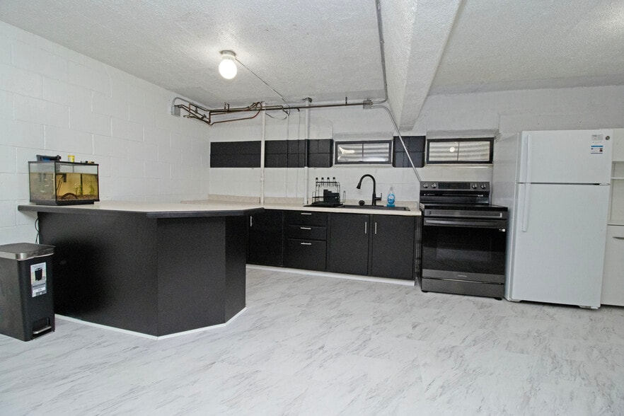 Building Photo - 815 5th Ave S