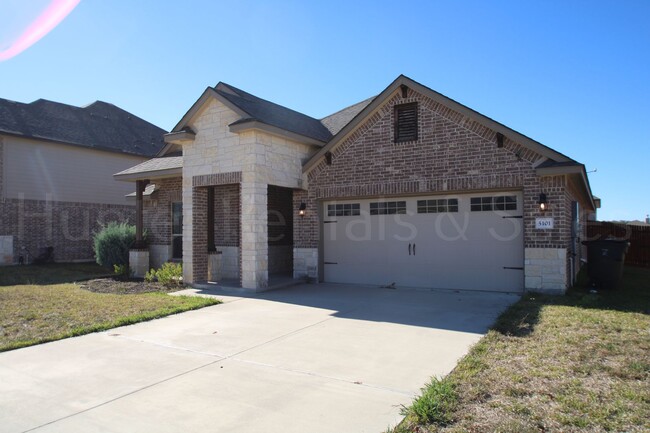 Building Photo - Estancia West 4 bedroom beauty