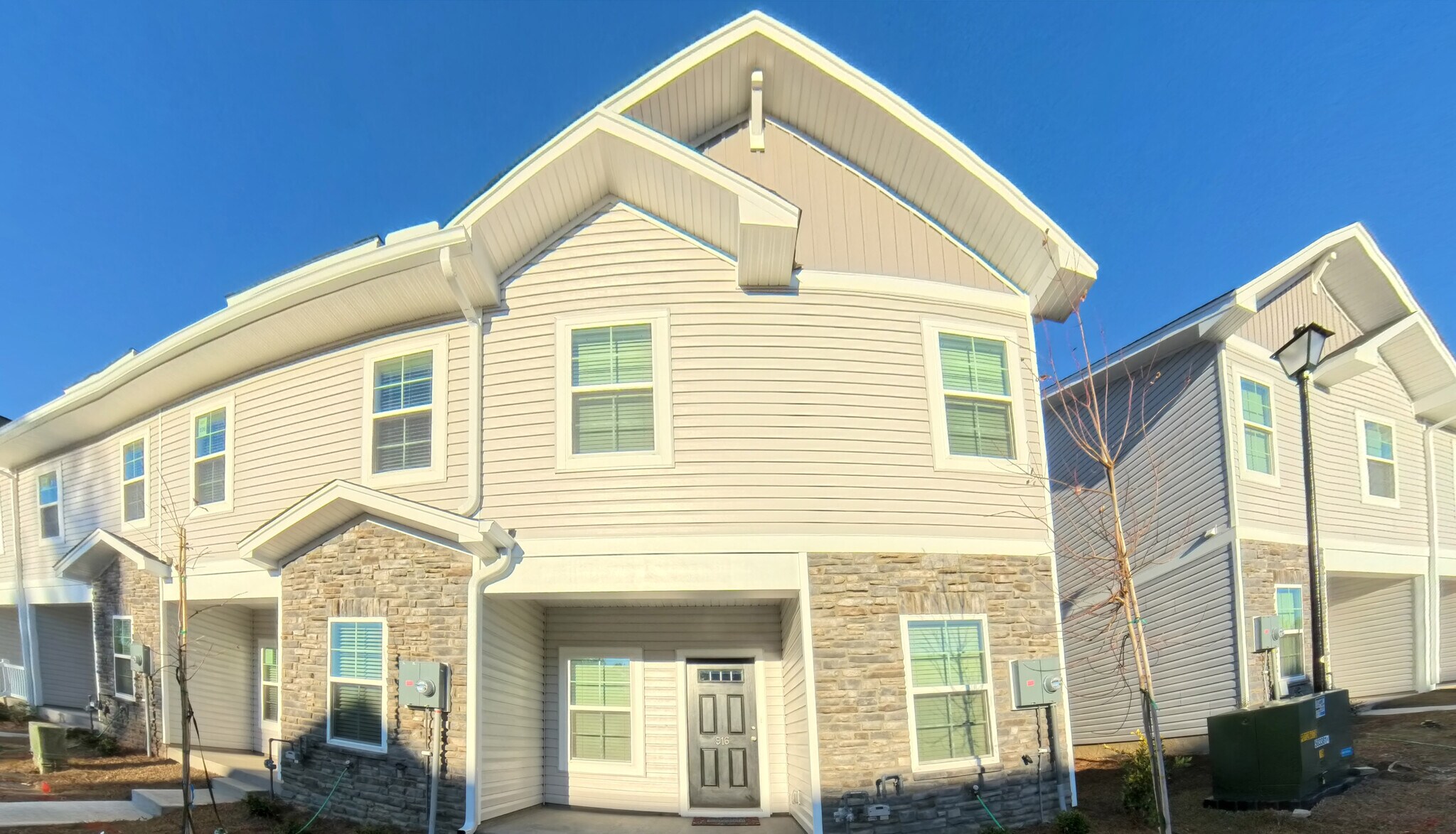 Building Photo - 916 Drake Grove Ln