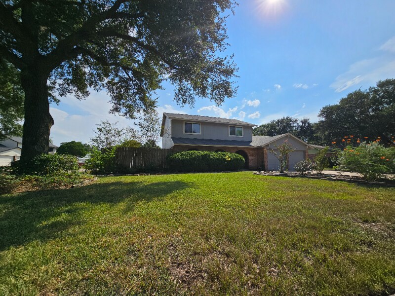 Building Photo - 19403 Youngtree Cir