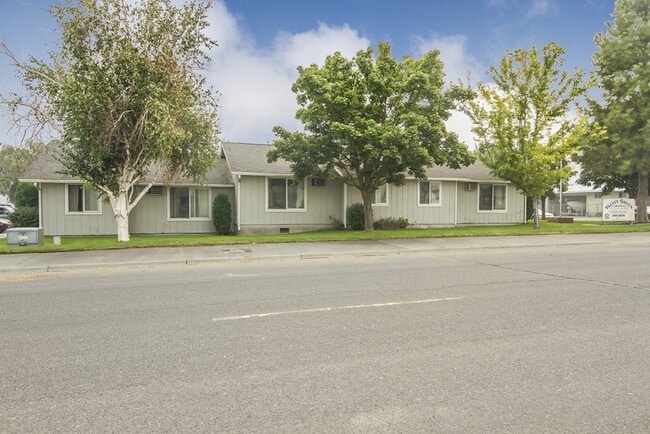 Building Photo - 116 S Ash St