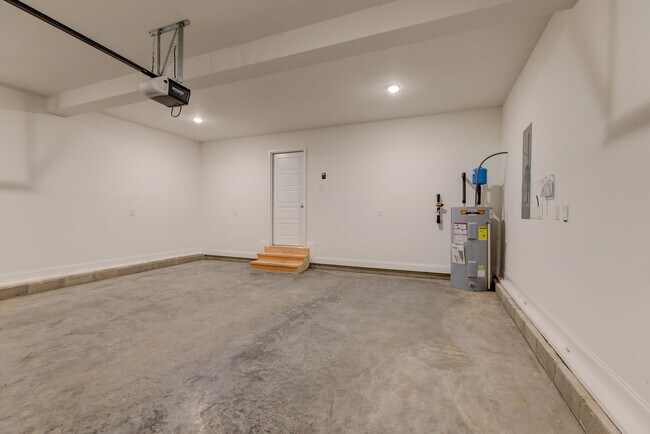 Building Photo - 1385 Harmon Ln