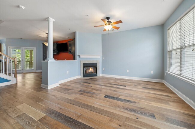 Building Photo - Fantastic Three Bedroom Townhouse in Charlotte