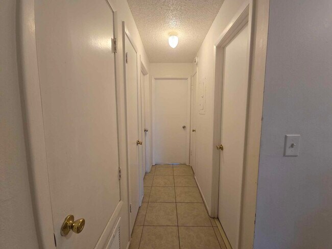 Building Photo - 419 Banana Cay Dr