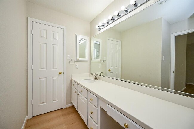 Building Photo - 22511 Bridgehaven Dr