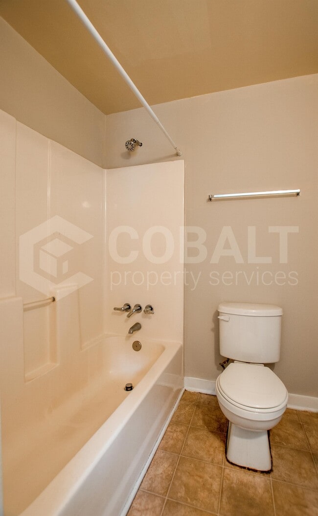 Building Photo - 674 Somerset Terrace NE