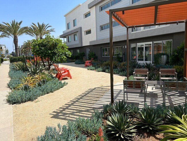 Building Photo - Upscale Living 2 Bed 2 Bath Condo in Anahe...