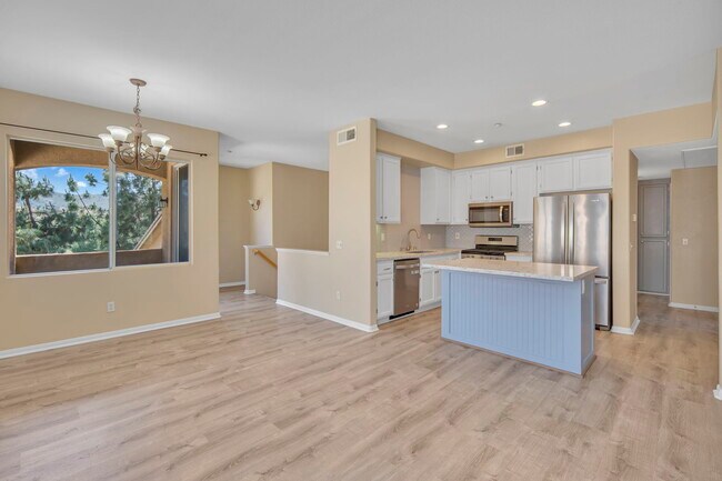 Building Photo - 3183 Dehesa Rd