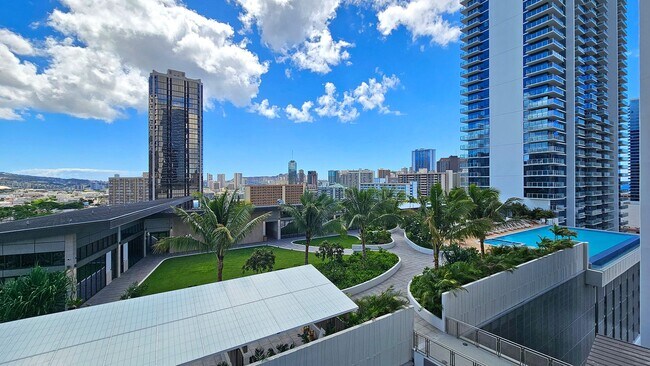 Building Photo - Brand New Condo on Keeaumoku - 1 BR/1 BA/1...