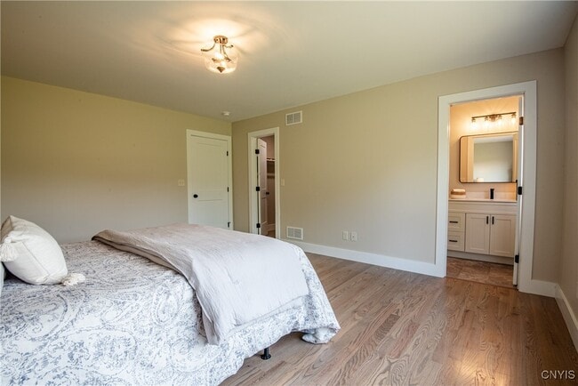 Building Photo - 6251 Meadow Dr