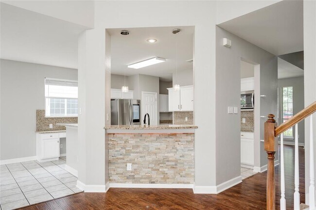 Building Photo - 8106 Longdraw Dr