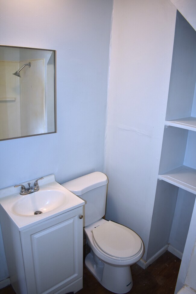 Bathroom with tub/shower combo - 2005 McLean St
