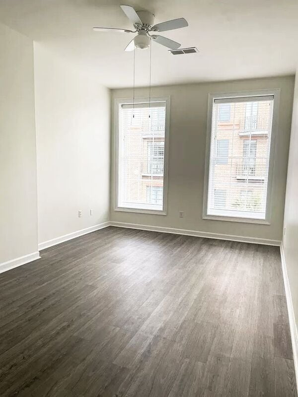 Building Photo - 235 King St