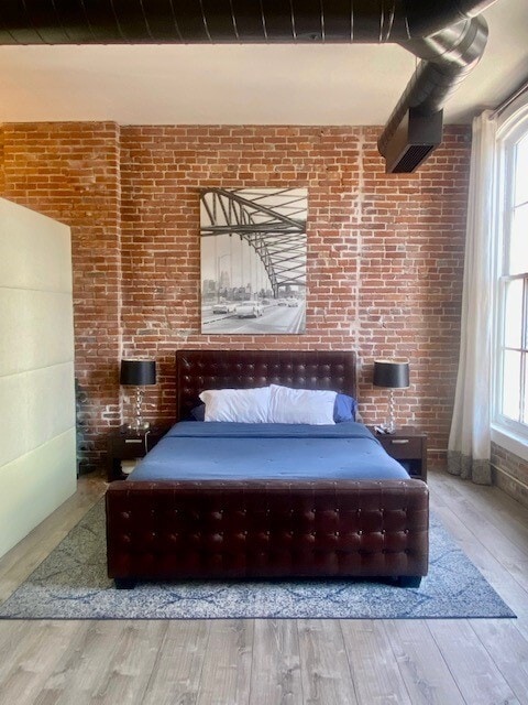 California King Bed - 412 Delaware St