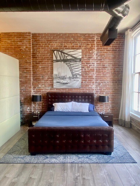 California King Bed - 412 Delaware St