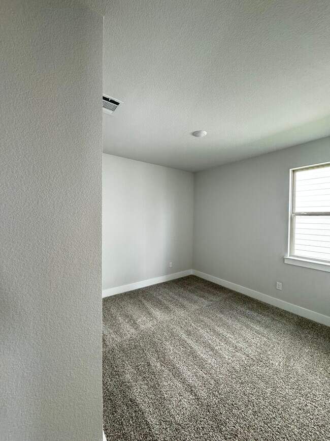 Building Photo - 2701 Painted Trl