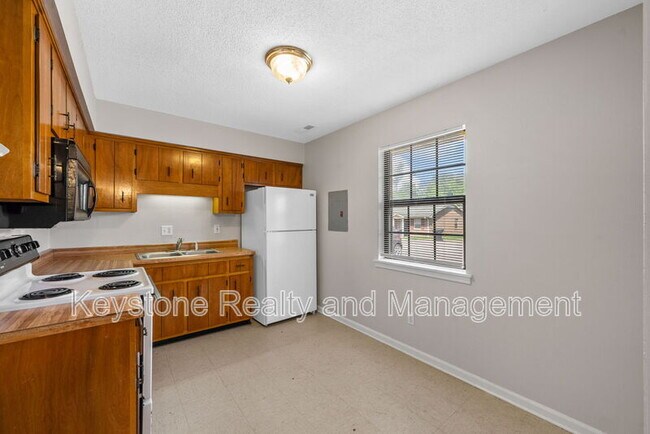 Building Photo - 1375 Thompsonville Ln