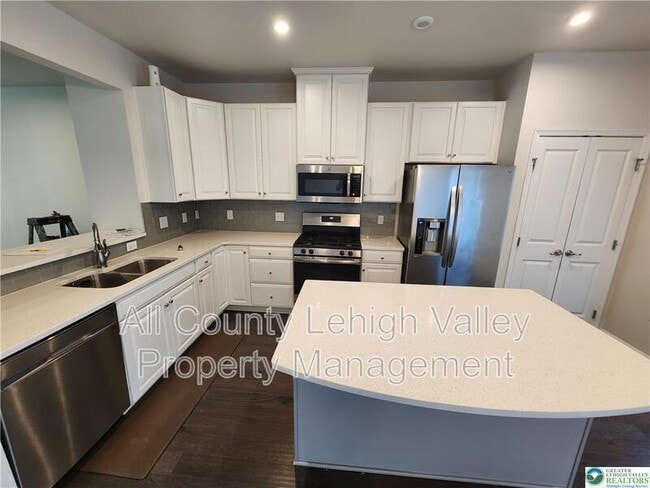 Building Photo - 2401 Emanuel Ct