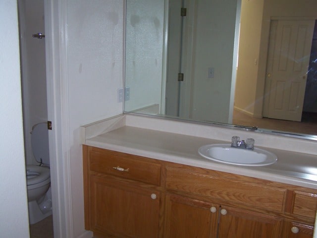 Building Photo - 3 Bedroom 2 Bath Charmer