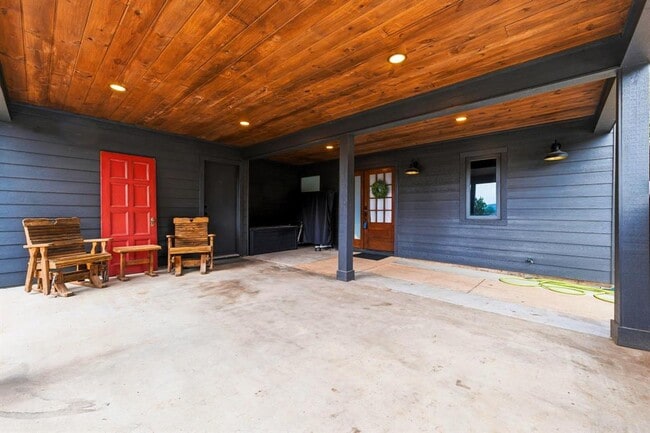 Building Photo - 7039 Comanche Trail