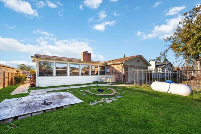 Building Photo - 14515 Merry Meadow Dr