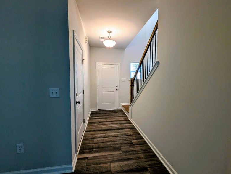 Building Photo - 684 Ben Ledi Ct