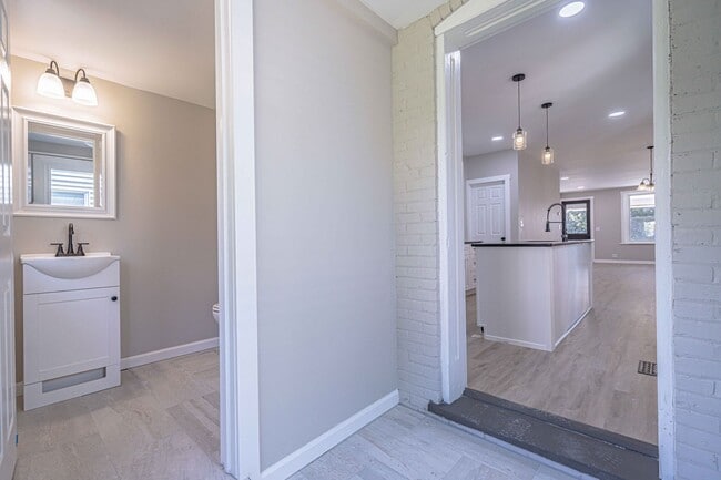 Building Photo - UPDATED FOUR BEDROOM/1.5 BATH TOWNHOME