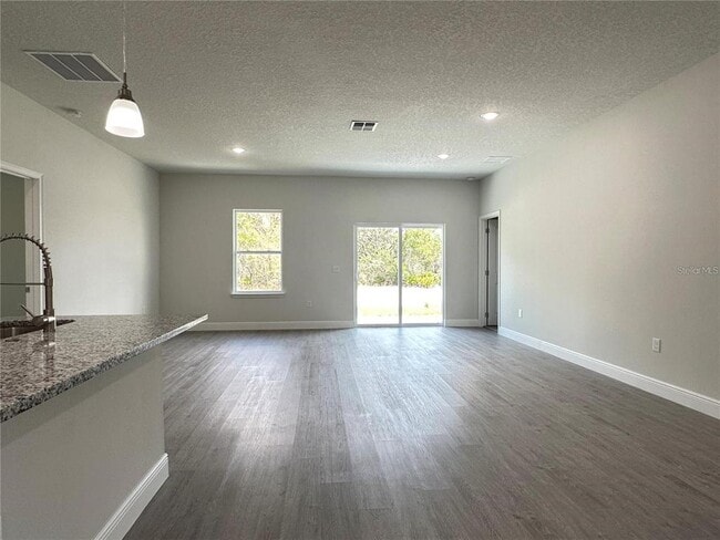 Building Photo - 149 Maple Dr