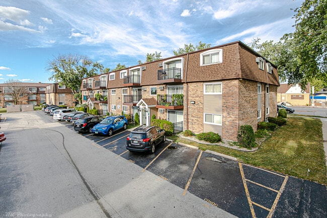 Building Photo - 10540 Ridgeland Ave