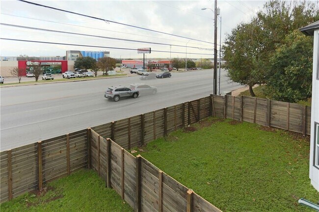 Building Photo - 9504 Menchaca Rd