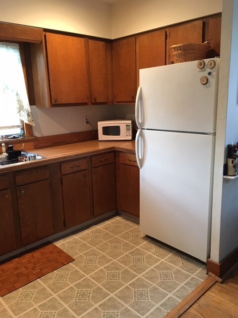 Building Photo - 381 Feura Bush Rd